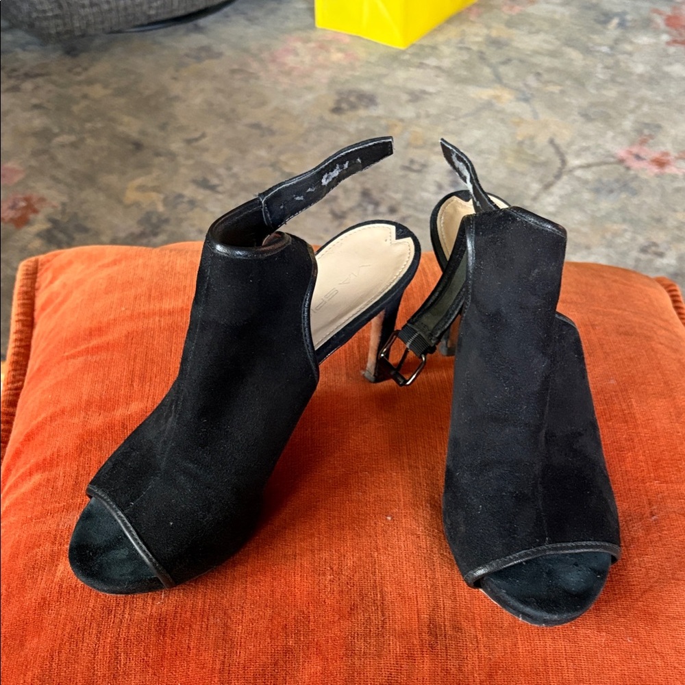 Via Spiga Black Peep-Toe Heels